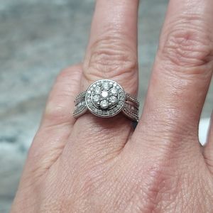 1 CT. T.W. Diamond Cluster Frame Ring in 10K White Gold Size 7